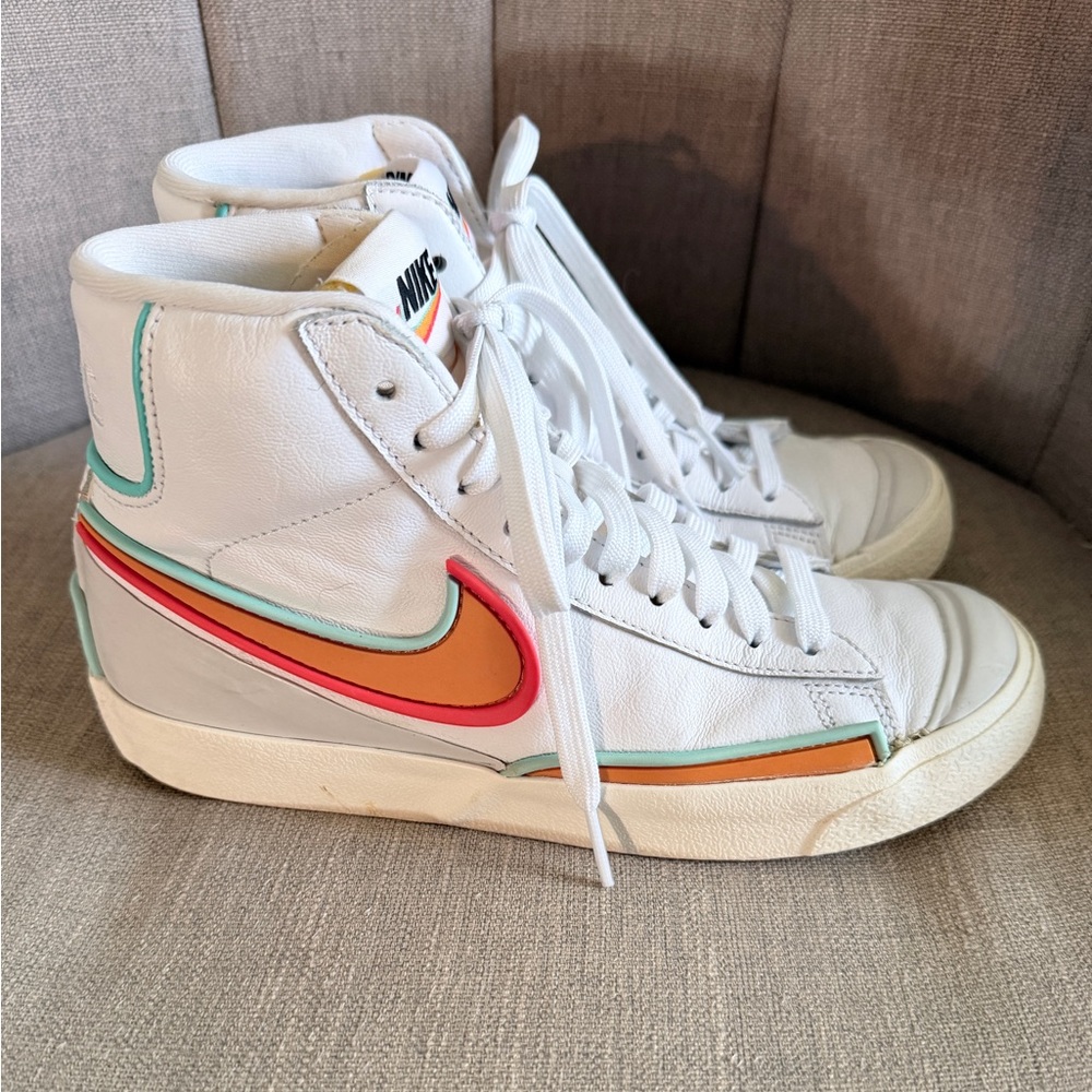 RARE Nike Blazer Mid 77
Infinite Kumquat